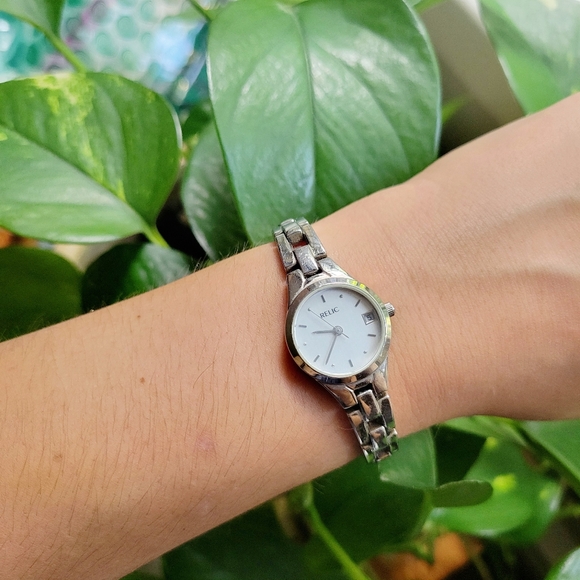 Classic Silver Relic Dainty Calendar Watch - Picture 9 of 13